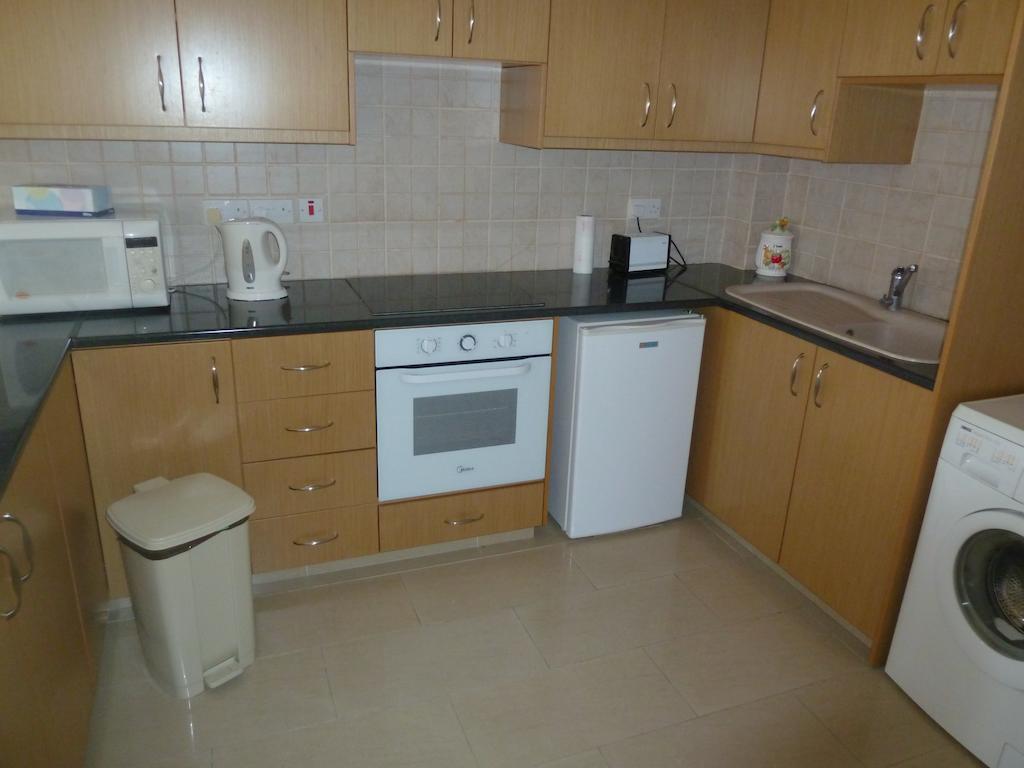 Valentinos Apartments Pafos Oda fotoğraf